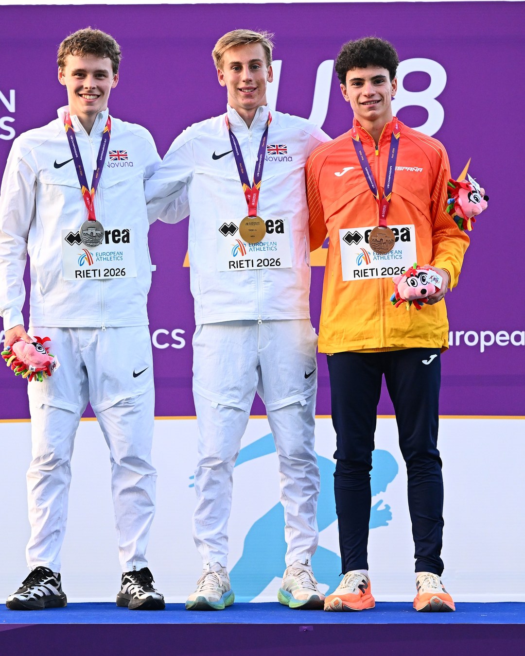 Freddie Rowe on the podium with his European U18 1500m gold medal, flanked by silver medallist Alistair Street and bronze medallist from Spain, Rieti 2026
